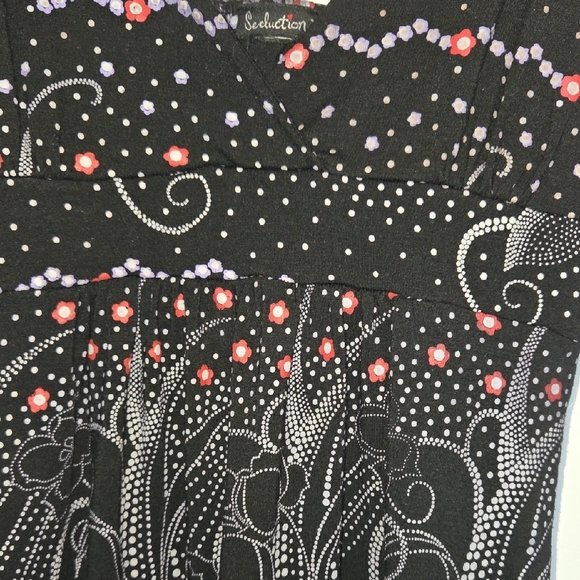 Black and Silver Sleeveless V-Neck Mini Dress - Picture 3 of 5